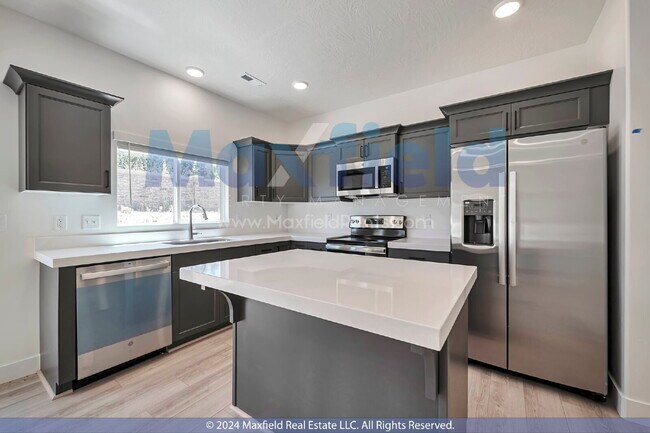 Photo - Beautiful Interior Townhouse - 3BD 3BA 2GA