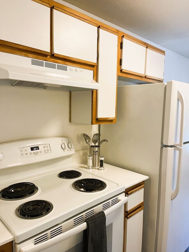 Photo - 1 Bedroom with upgrades in Lake Oswego---1 MONTH FREE w/ 13 Month Lease Unit 13