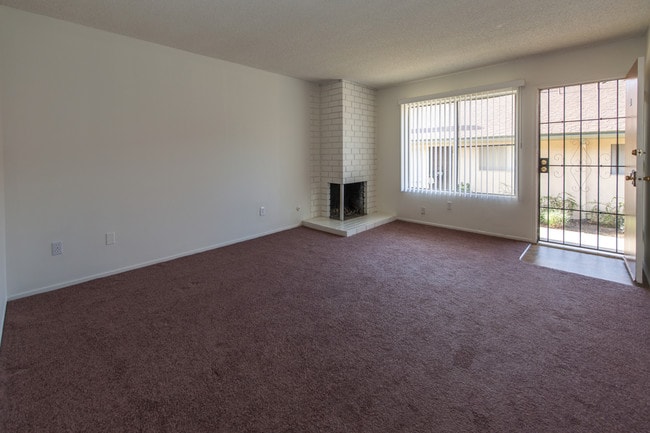 Living Room - Mauna Loa Evergreen Apartments L.L.C
