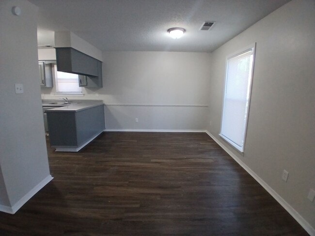 Photo - Spacious 3 Bedroom 2 Bath Duplex |&nbsp; Open To Section 8