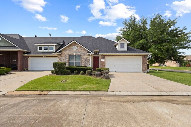 Photo - 405 Harbor Oaks Dr