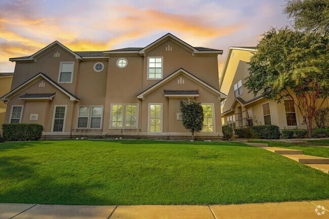 Building Photo - 328 Regency Dr Rental