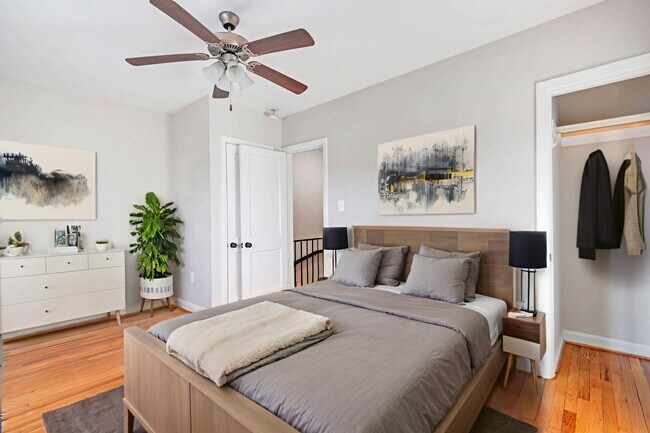 Photo - 3428 Dix St NE