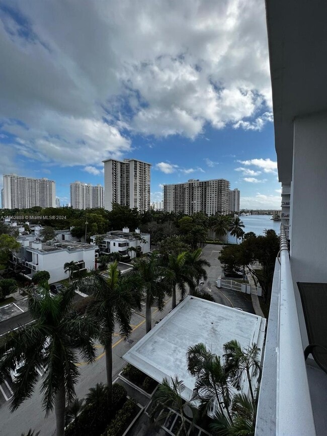 Photo - 2851 NE 183rd St Unit 603E