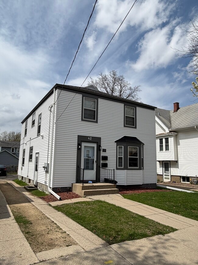 Photo - 42 Waubesa St