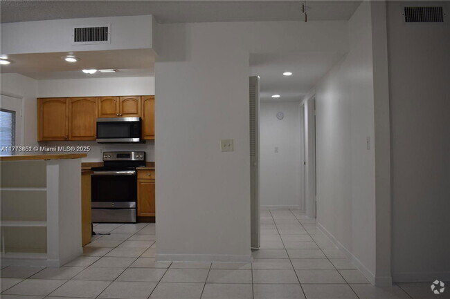 Building Photo - 9150 NW 38th Dr Unit 110 Rental