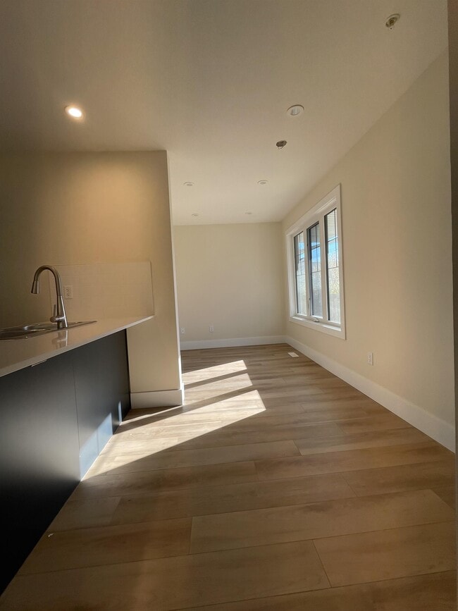 Photo - 8715-8110 110 St NW Unit 1A