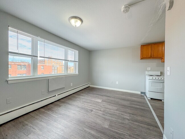 Photo - 165 Sigourney St