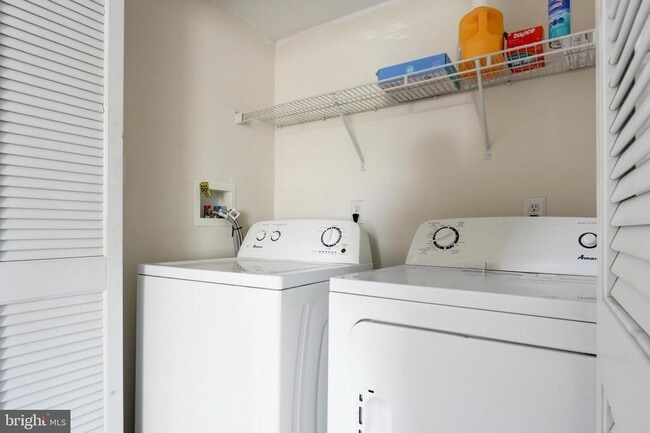 Building Photo - 5123 Ventnor Ave Unit B