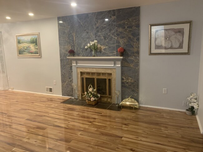 Photo - 227 Lindsey Ct Townhome