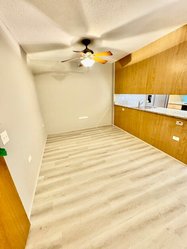 Photo - 9655 Woods Dr Unit 407