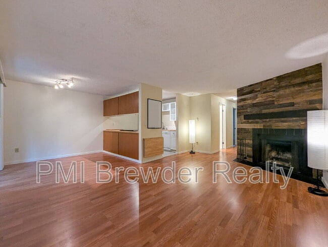 Building Photo - 19851 25th Ave NE Unit 120