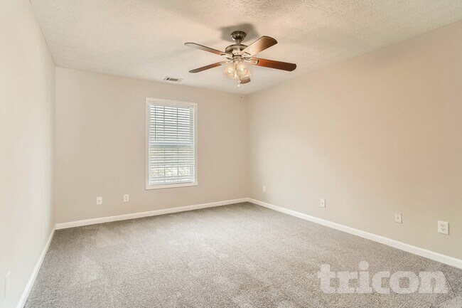 Photo - 35 Trelawney Ln