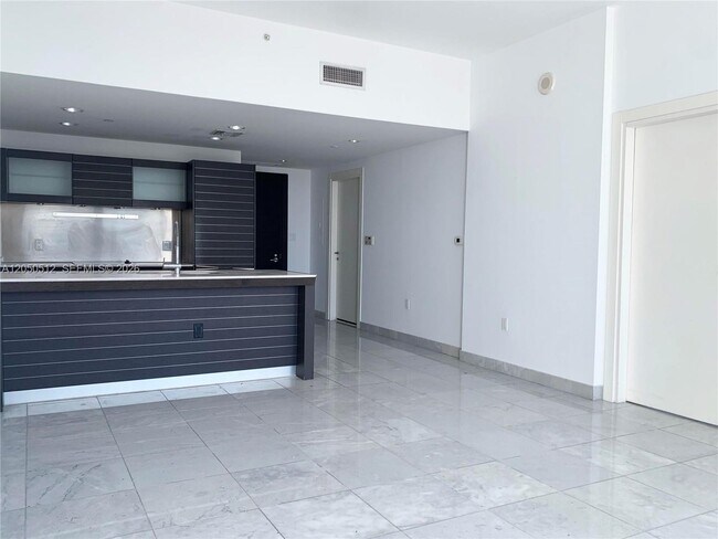 Building Photo - 200 S Biscayne Blvd Unit 4412
