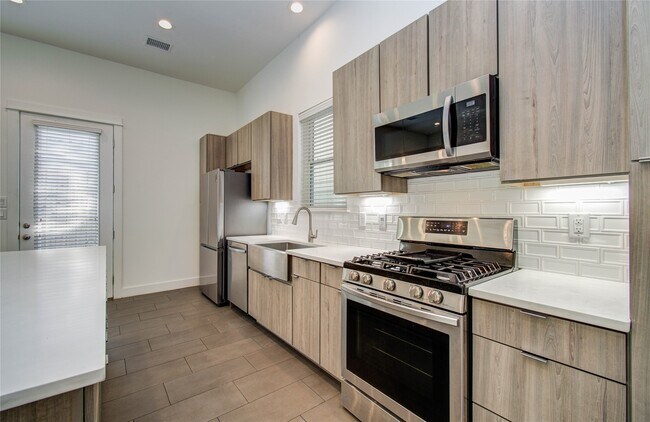 Photo - 556 Janisch Rd