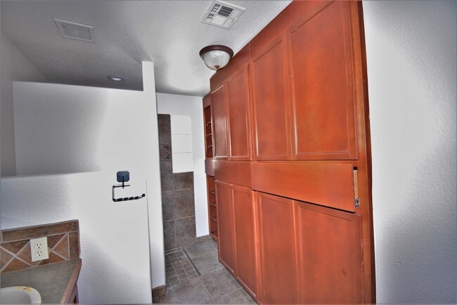 Photo - Beautiful 3 Bed/2Bath Townhouse Home off of Roadrunner Pkwy