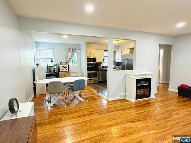 Photo - 34-02 Lenox Dr