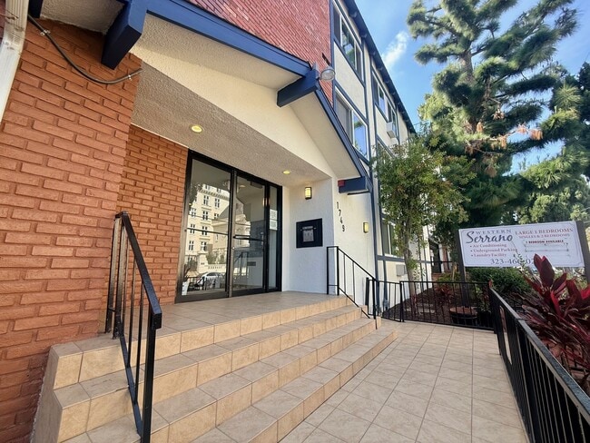 Building Photo - Western Serrano Ave Apartments