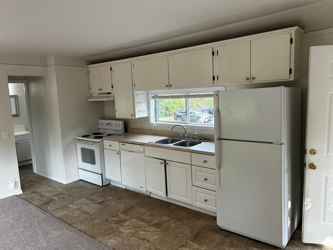 4016 NE 54th Ave