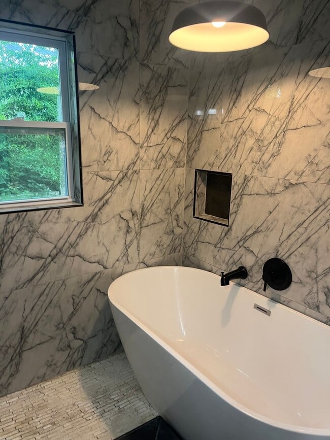 Photo - 2 BR/1BA | Newly Renovated Unit| In Scottsdale, Georgia