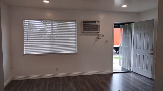 Photo - 5800 48th Ave