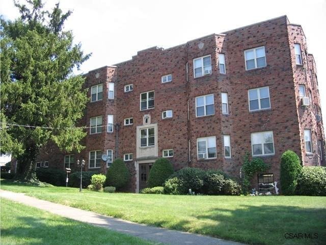 Photo - 304 Thoburn St