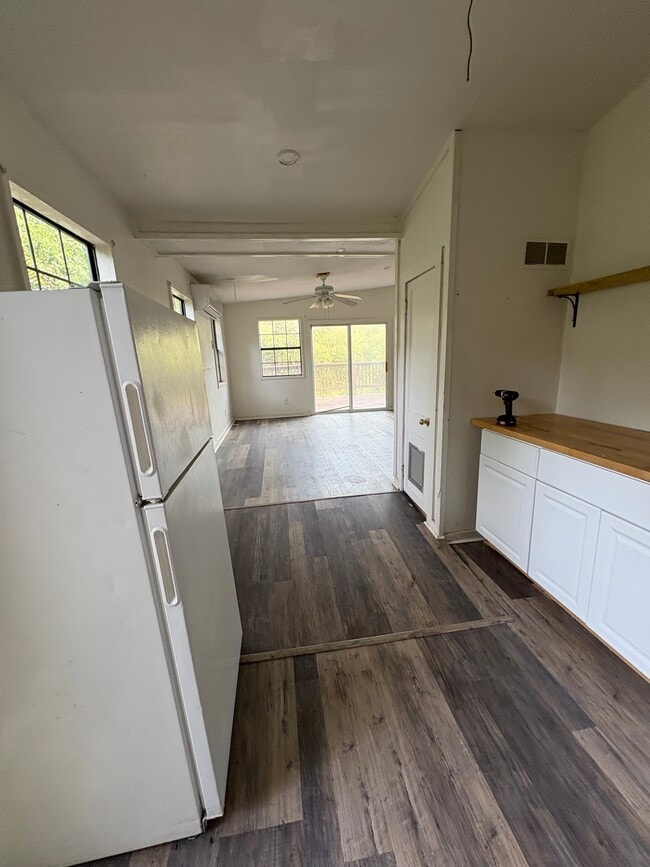 Photo - 422 Spofford Ave