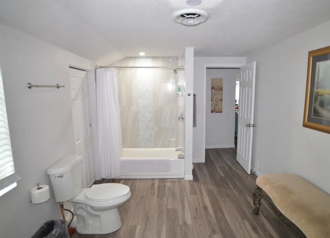 Photo - 711 Warner Ave