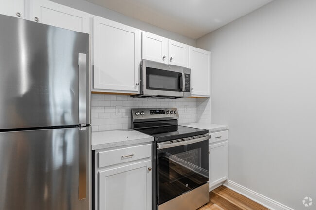 1BR, 1BA - 840SF - Kitchen
