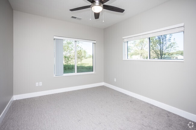2BR, 2BA - 1,059 SF