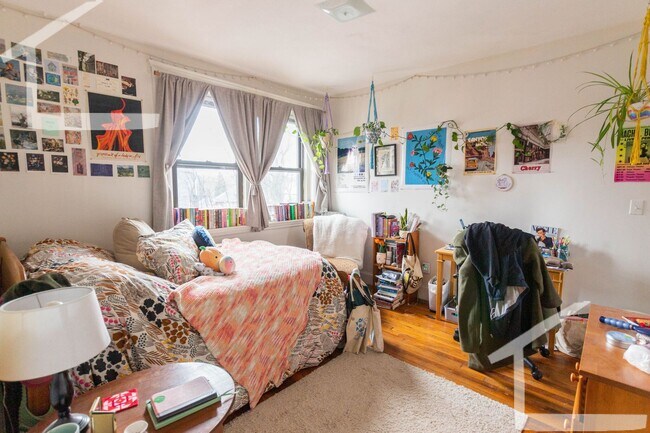 Photo - Don't miss this deal! 4-bed, 2-bath in Brighton