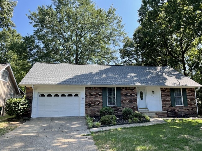 Building Photo - 1208 Essex Ln Rental