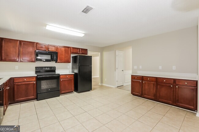 Photo - 665 Lakeridge Ct