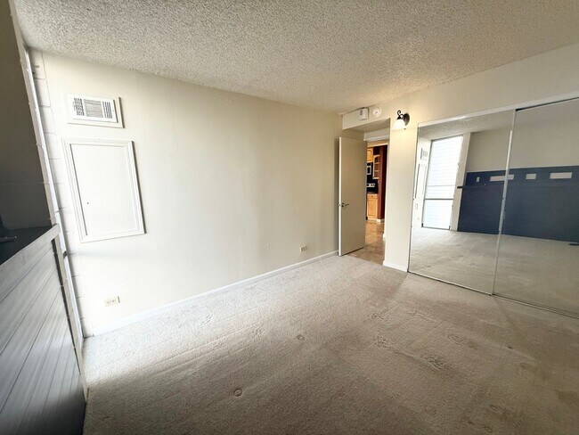 Photo - AVAILALE NOW- SPACIOUS 1 BED/ 1 BA CONDO IN HARBOUR RIDGE!