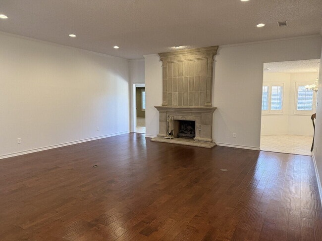 Photo - 4215 95th St