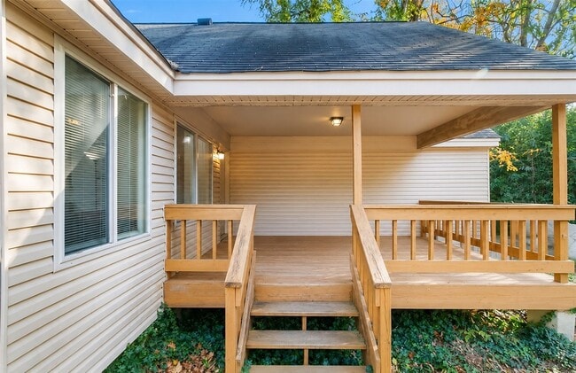116 Mimosa Dr