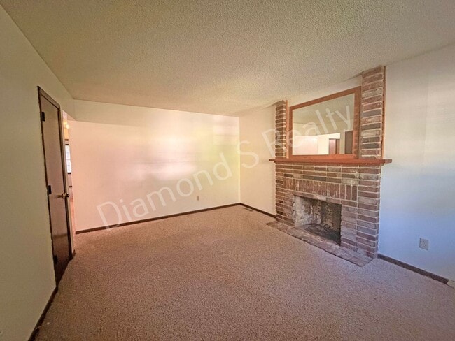 Photo - Charming 3 Bedroom Unit Available!