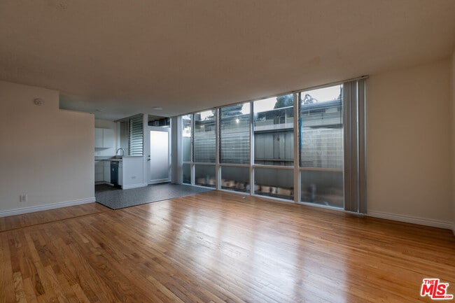Building Photo - 11131 Rose Ave Unit 5 Rental