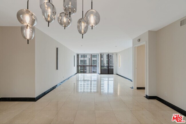 Photo - 10660 Wilshire Blvd Unidad 703