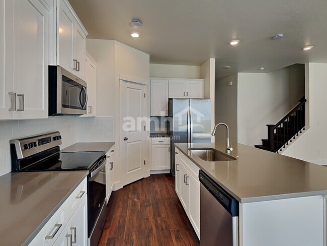Photo - 715 S Rocker Ave