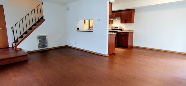 Photo - 300 Teak Ln