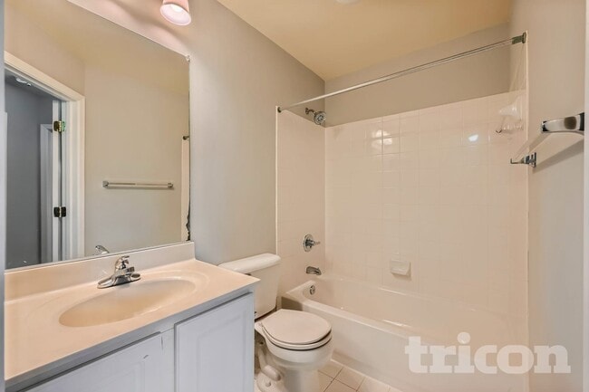 Photo - 566 Callander Way