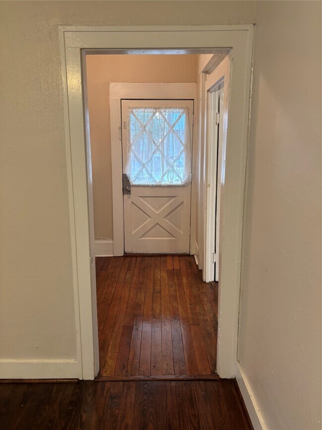 Photo - 1320 Alexander St