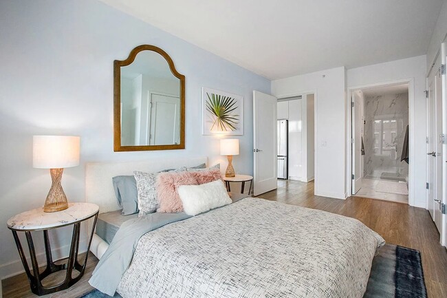 Photo - 2418 N Halsted St