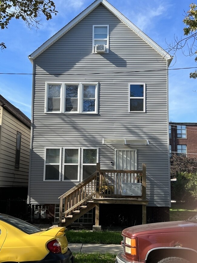 Building Photo - 8226 S Brandon Ave Unit 1R Rental