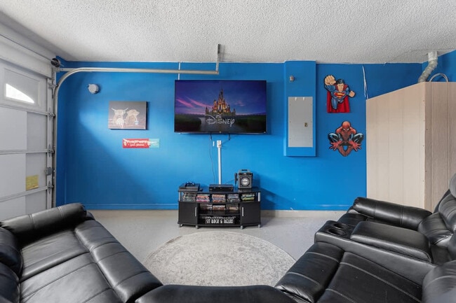 Building Photo - 2822 Formosa Blvd Rental