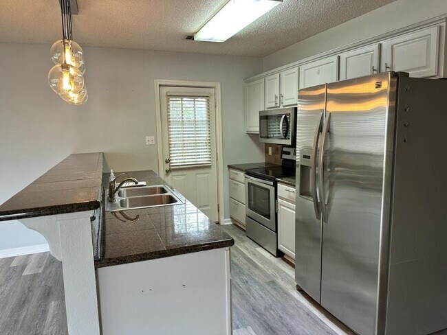 Photo - 156 Wyatt Cove