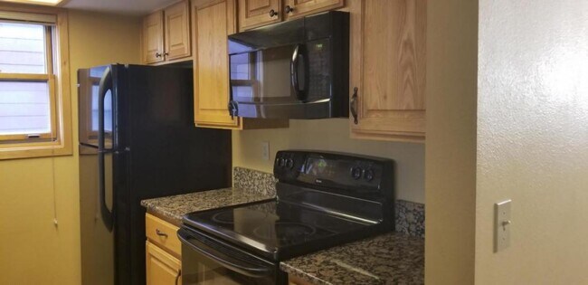 Photo - 404 Bayview Dr