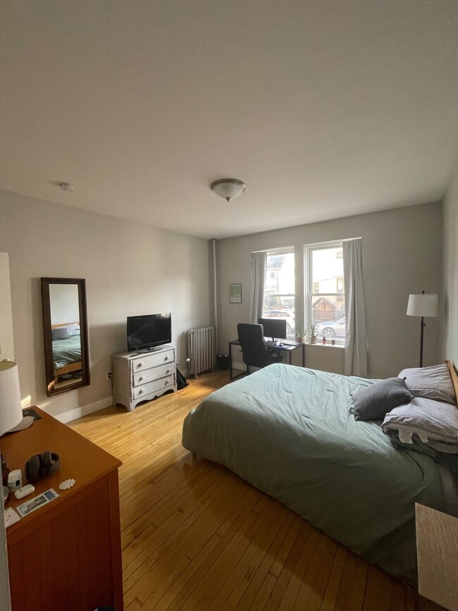 Building Photo - 4 Farrington Ave Unit 1 Rental