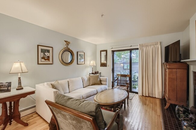 Photo - Ideal Downtown 1 BDR Close to Shops & Trails